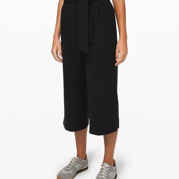 Lululemon Noir Crop Black Women 4 EUC Tie Front Pant Pockets Stretch On the Move - Picture 14 of 16